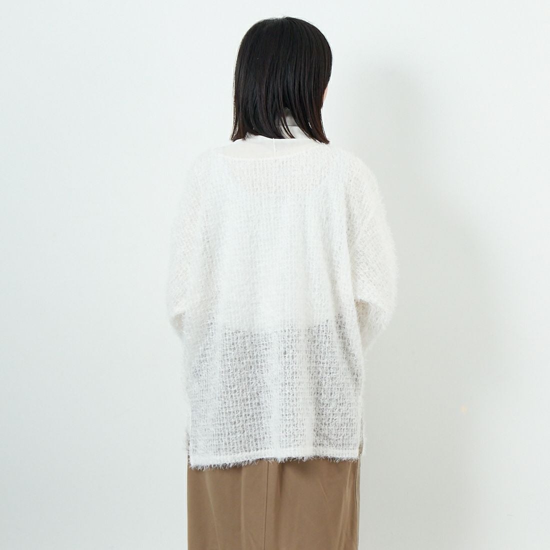 CHIGNON [シニヨン] フェザーチュールプルオーバー [8654-085KO] IVORY &&モデル身長：162cm 着用サイズ：F&&