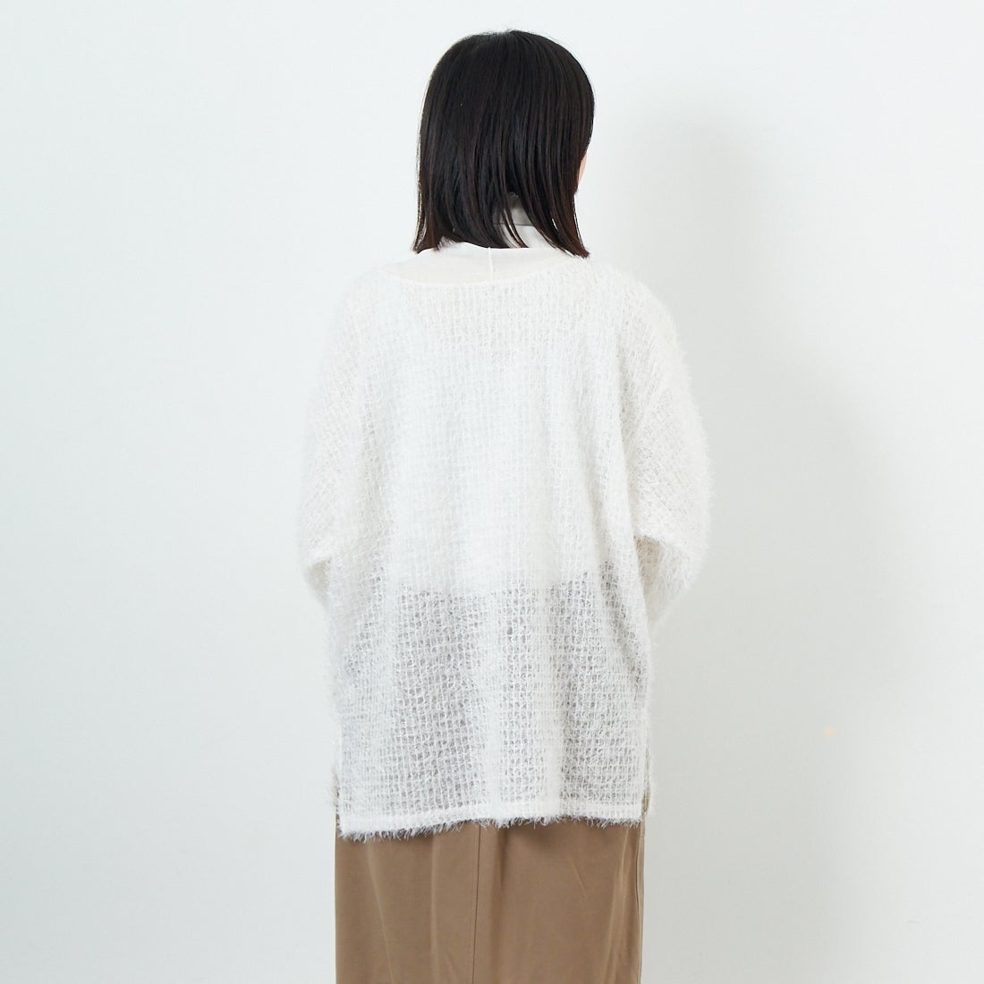 CHIGNON [シニヨン] フェザーチュールプルオーバー [8654-085KO] IVORY &&モデル身長：162cm 着用サイズ：F&&