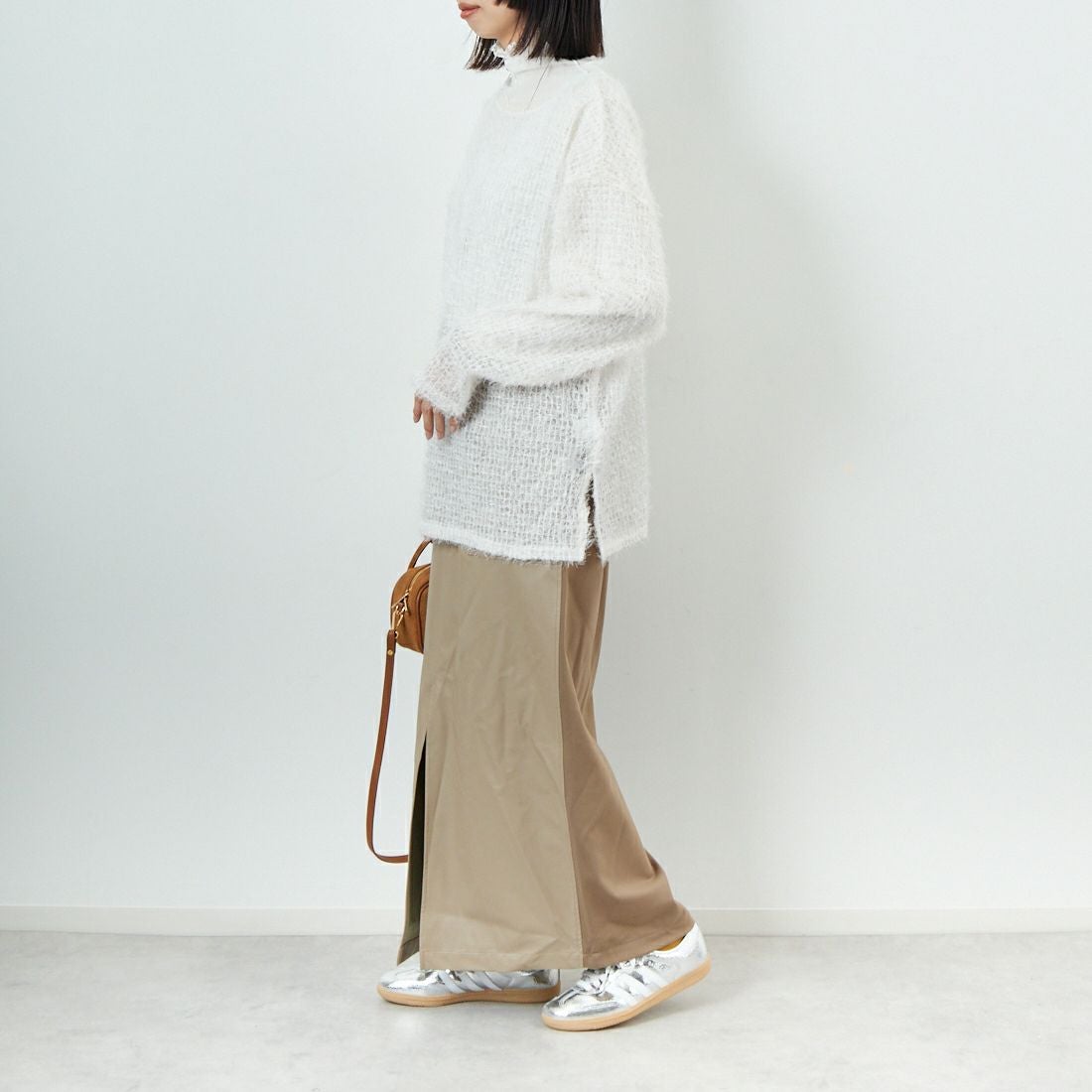 CHIGNON [シニヨン] フェザーチュールプルオーバー [8654-085KO] IVORY &&モデル身長：162cm 着用サイズ：F&&