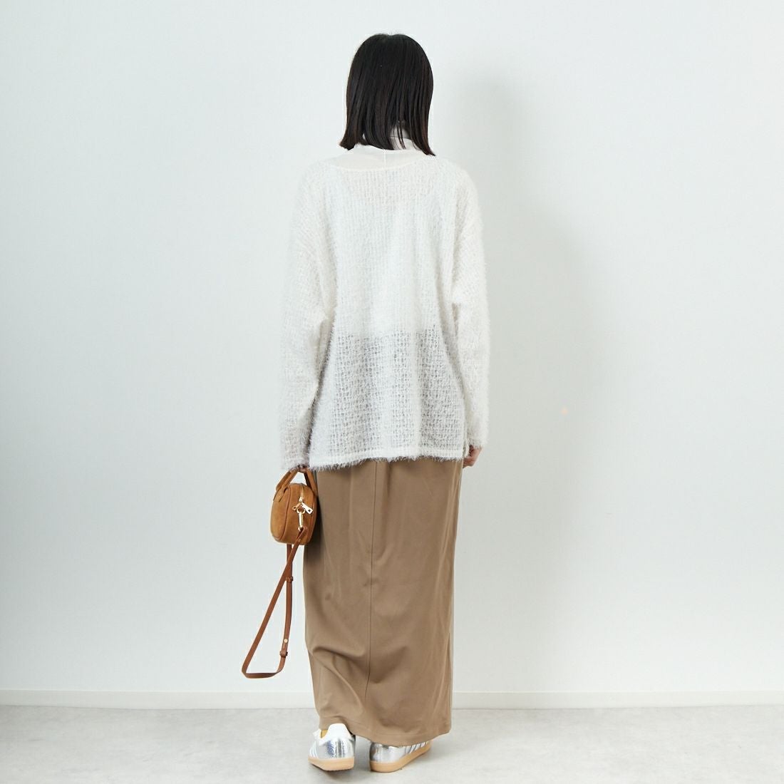 CHIGNON [シニヨン] フェザーチュールプルオーバー [8654-085KO] IVORY &&モデル身長：162cm 着用サイズ：F&&