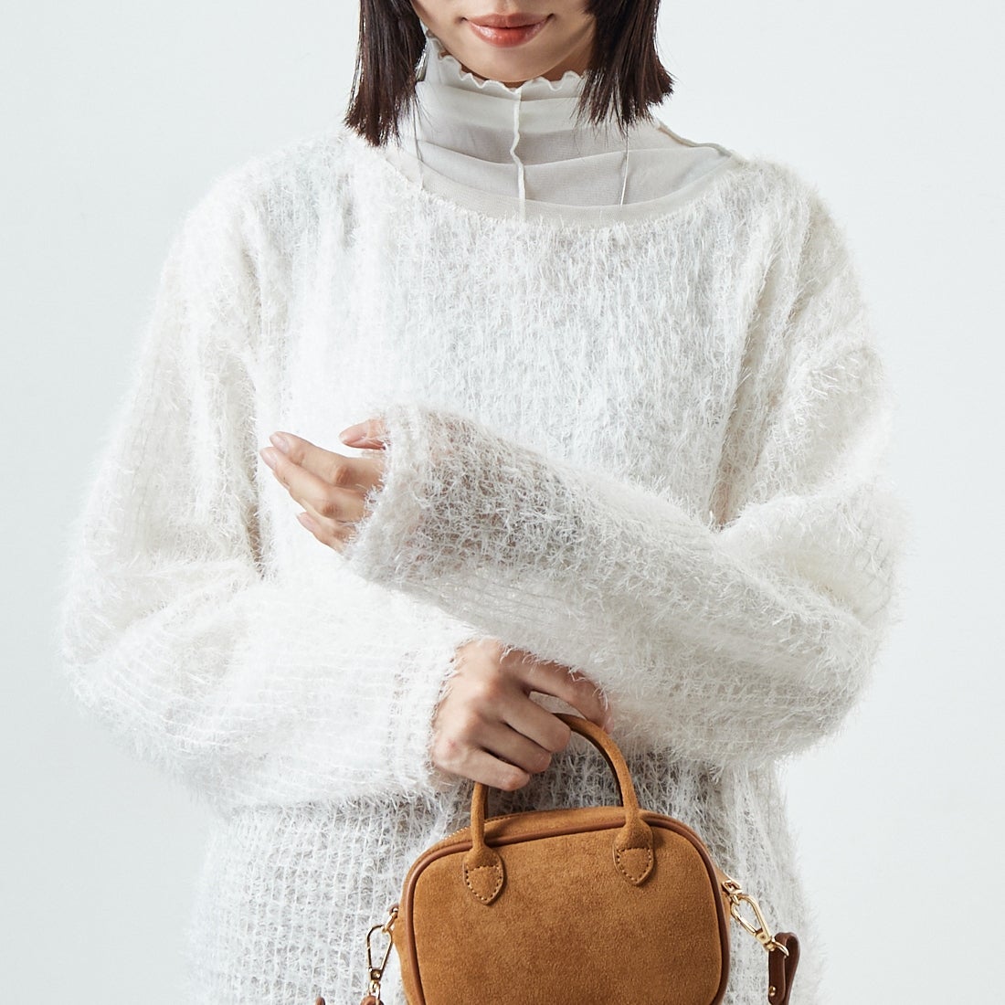 CHIGNON [シニヨン] フェザーチュールプルオーバー [8654-085KO] IVORY &&モデル身長：162cm 着用サイズ：F&&