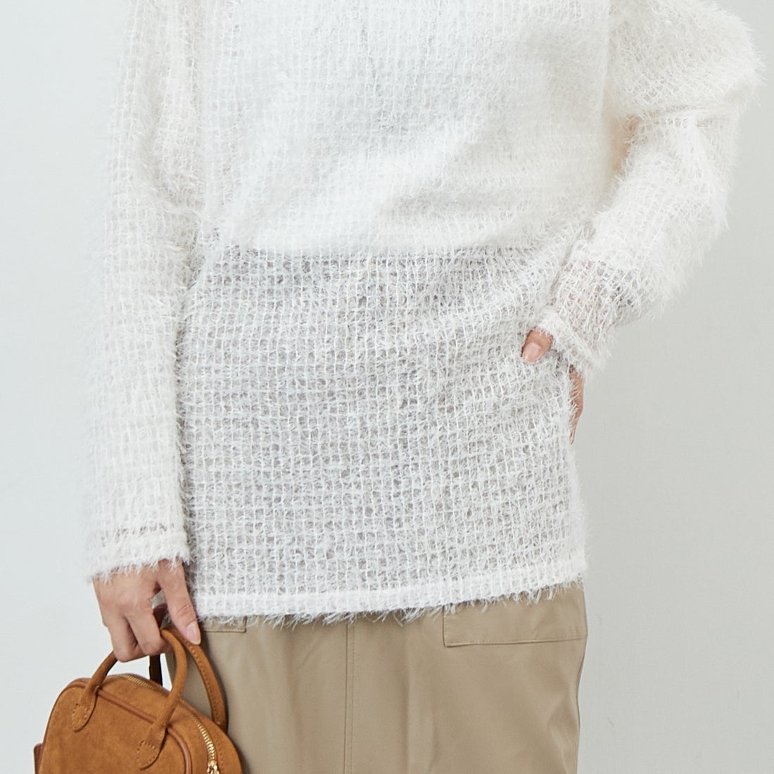CHIGNON [シニヨン] フェザーチュールプルオーバー [8654-085KO] IVORY &&モデル身長：162cm 着用サイズ：F&&