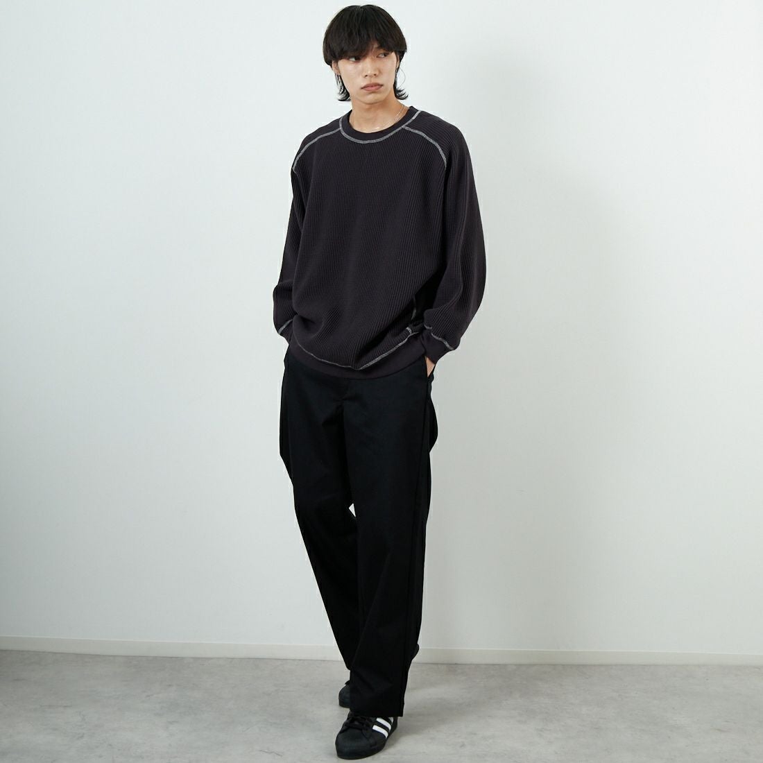 iori [イオリ] ビッグワッフルロングスリーブスウェット [IORI86] CHARCOAL &&モデル身長：179cm 着用サイズ：2&&