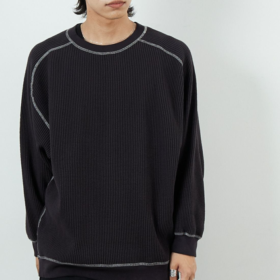 iori [イオリ] ビッグワッフルロングスリーブスウェット [IORI86] CHARCOAL &&モデル身長：179cm 着用サイズ：2&&