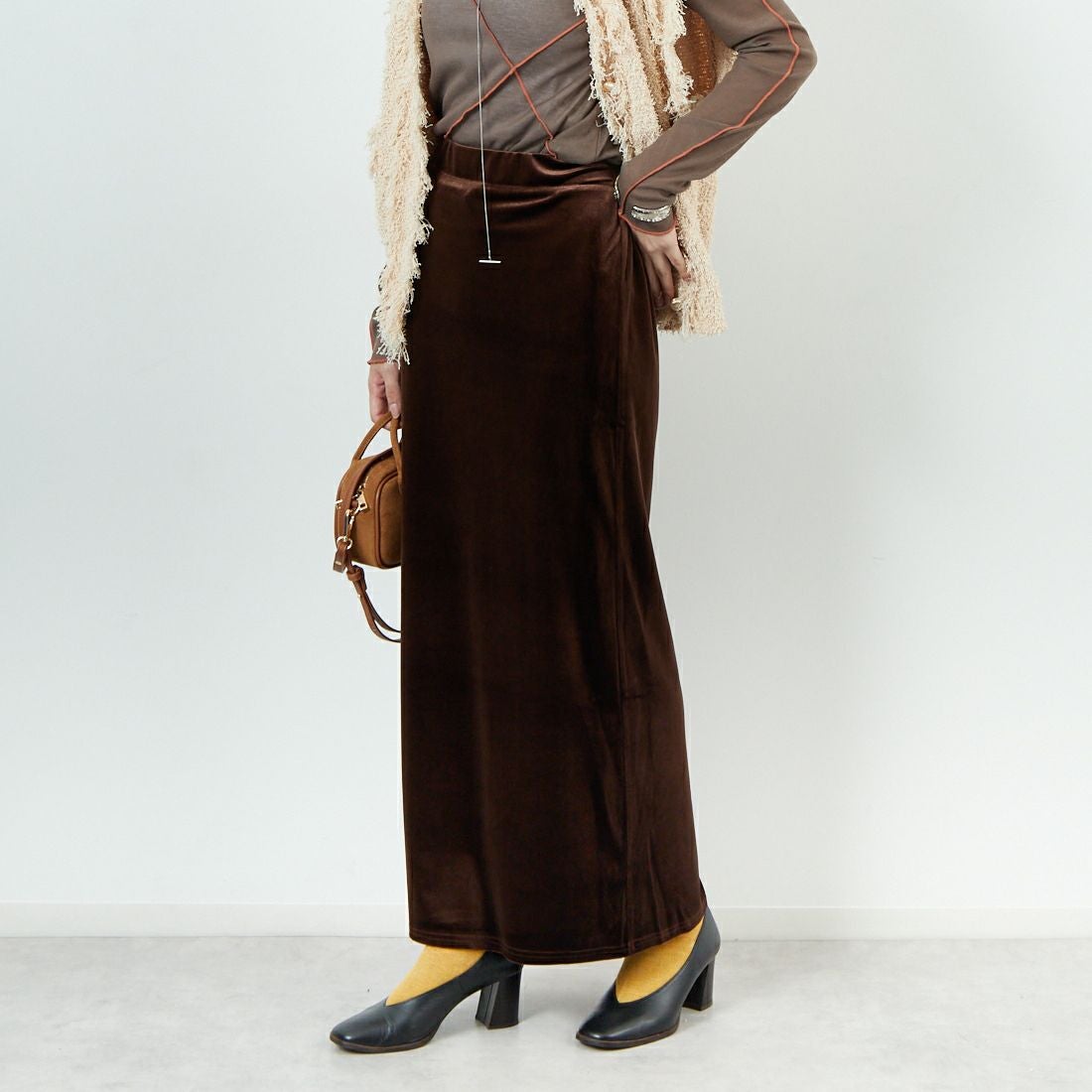 USINE [ユジーヌ] ベロアタイトスカート [IN2-SK-5] BROWN &&モデル身長：162cm 着用サイズ：36&&