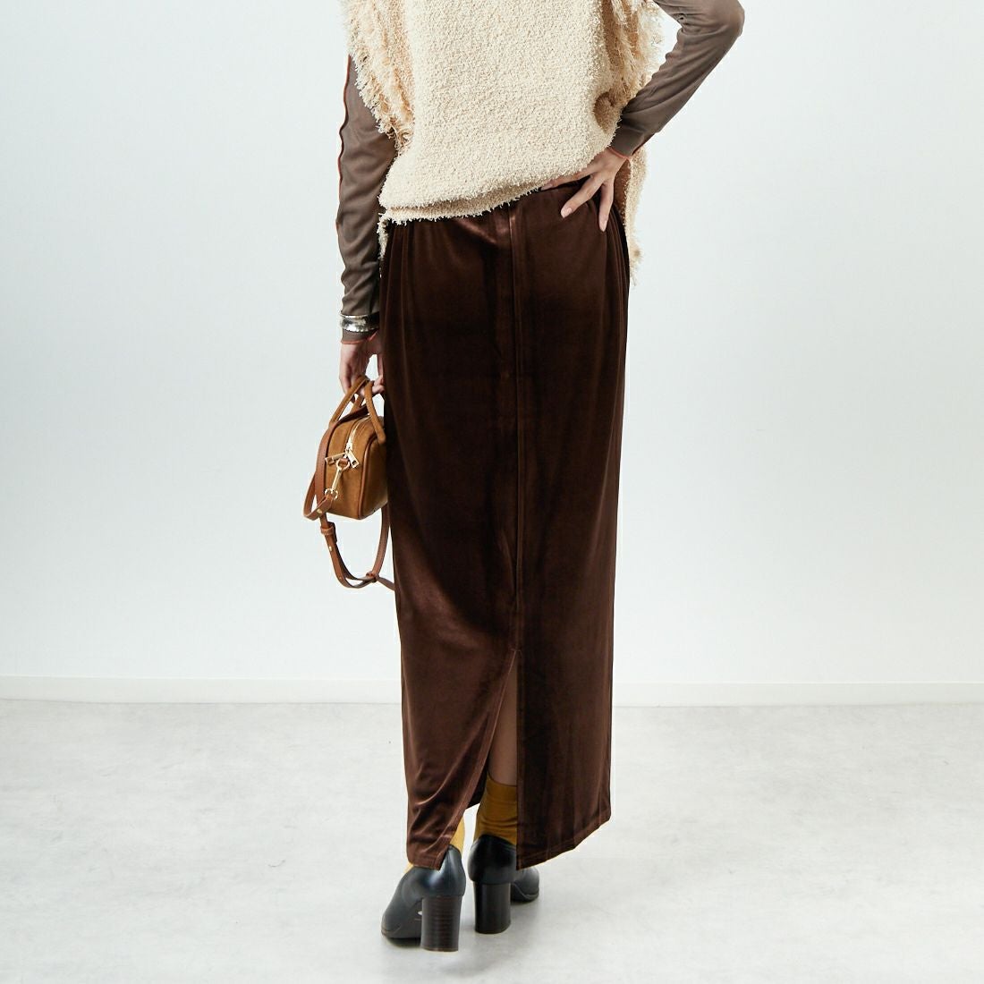 USINE [ユジーヌ] ベロアタイトスカート [IN2-SK-5] BROWN &&モデル身長：162cm 着用サイズ：36&&