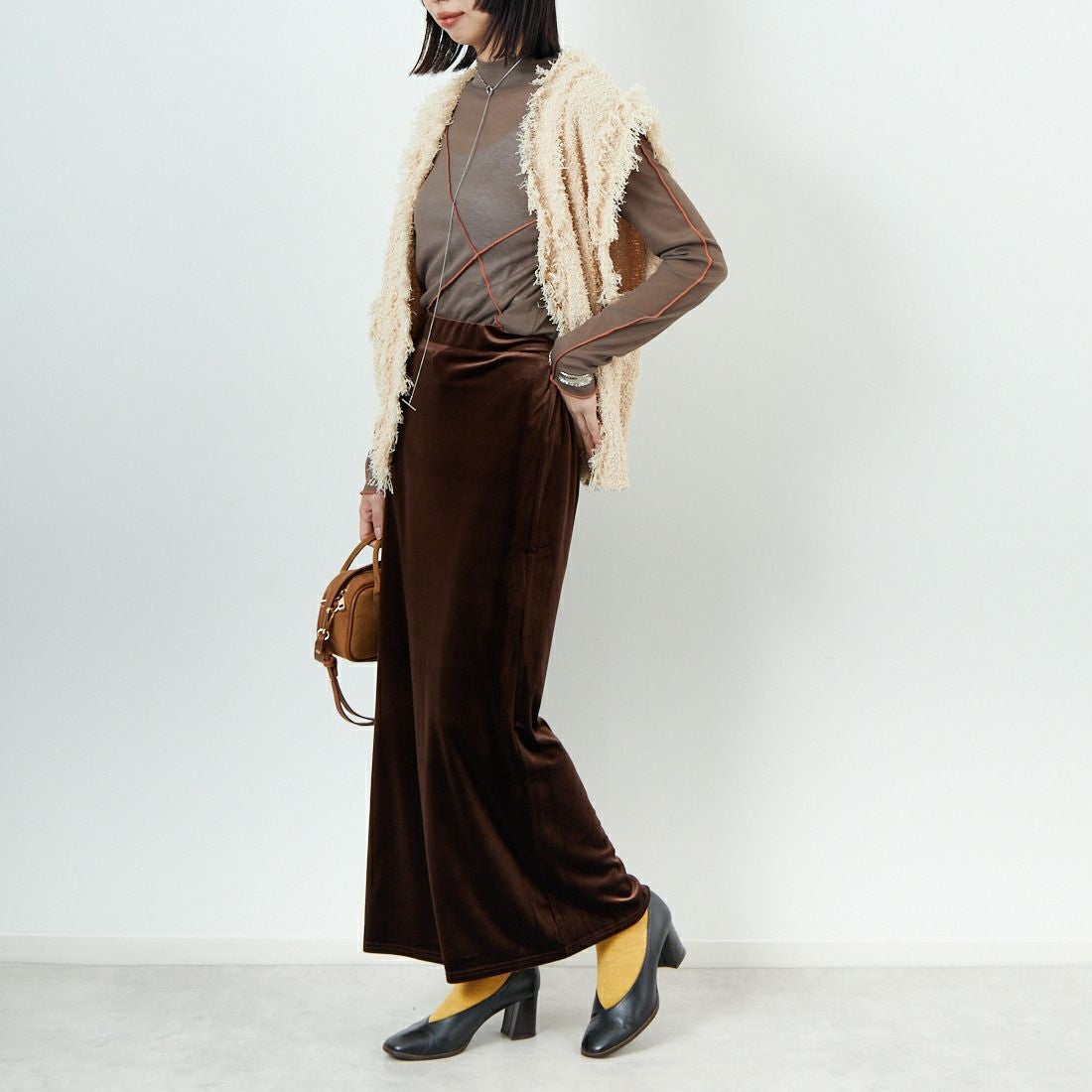 USINE [ユジーヌ] ベロアタイトスカート [IN2-SK-5] BROWN &&モデル身長：162cm 着用サイズ：36&&