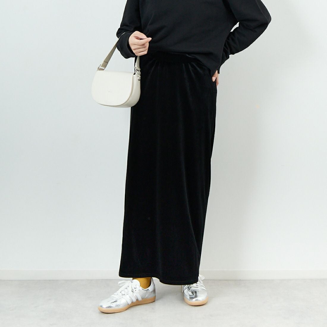 USINE [ユジーヌ] ベロアタイトスカート [IN2-SK-5] BLACK &&モデル身長：162cm 着用サイズ：36&&