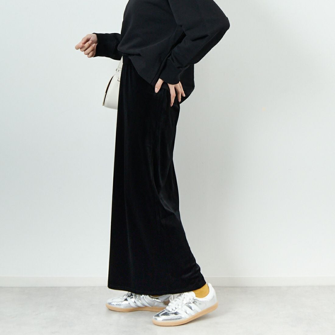 USINE [ユジーヌ] ベロアタイトスカート [IN2-SK-5] BLACK &&モデル身長：162cm 着用サイズ：36&&