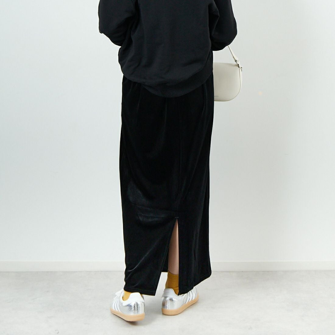 USINE [ユジーヌ] ベロアタイトスカート [IN2-SK-5] BLACK &&モデル身長：162cm 着用サイズ：36&&