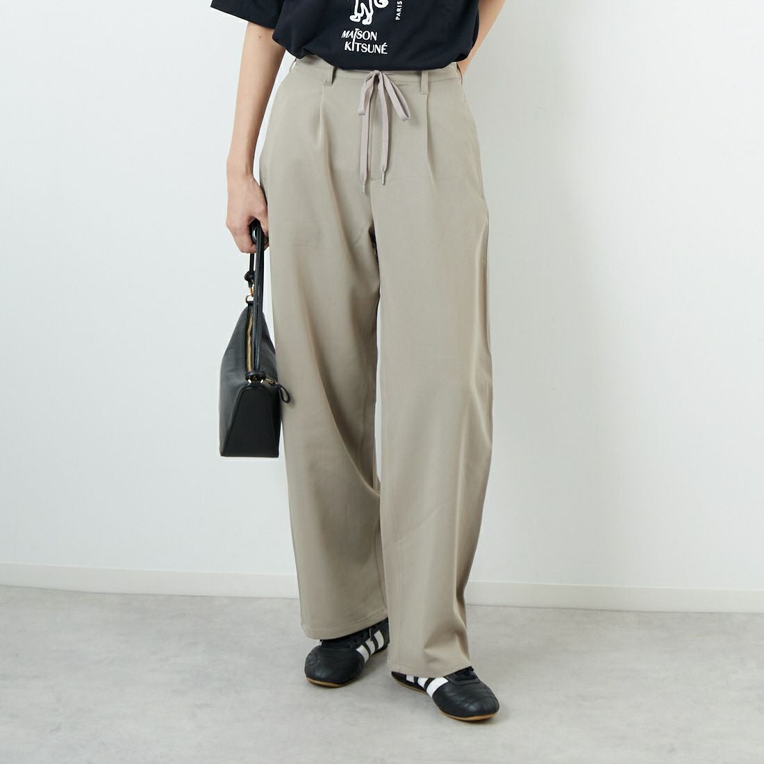 Noir Fabrik [ヌワールファブリック] ウエストドロー付カーブイージーパンツ [IN17-PT-5] KHK BEIGE &&モデル身長：162cm 着用サイズ：XS&&