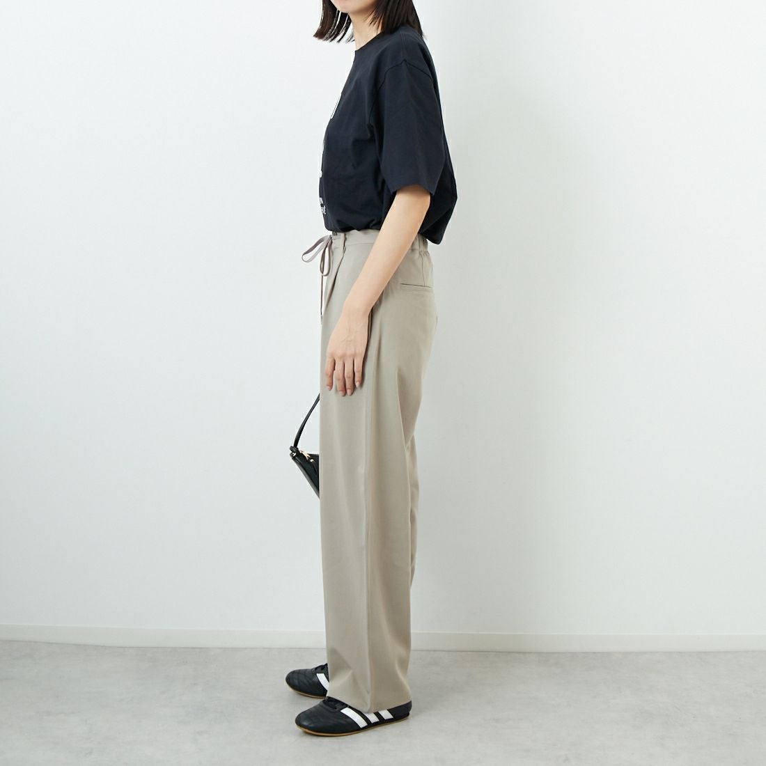 Noir Fabrik [ヌワールファブリック] ウエストドロー付カーブイージーパンツ [IN17-PT-5] KHK BEIGE &&モデル身長：162cm 着用サイズ：XS&&