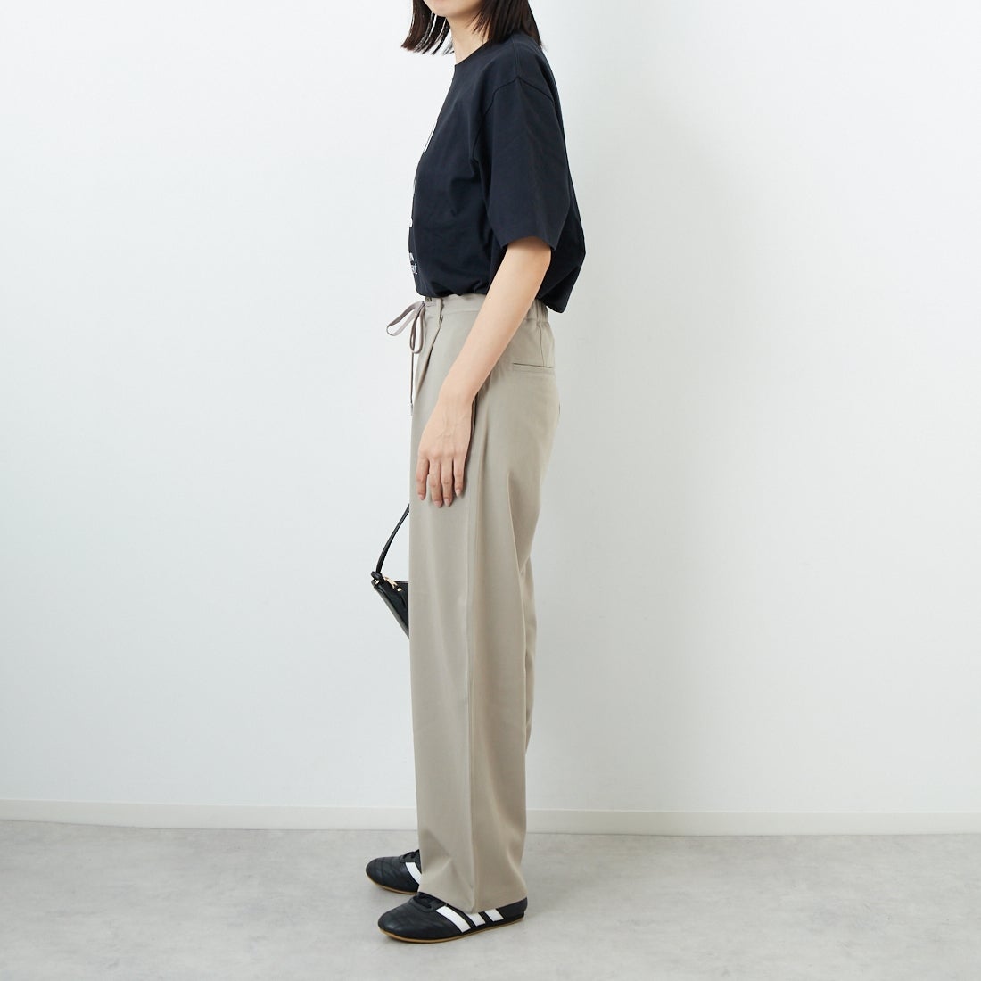 Noir Fabrik [ヌワールファブリック] ウエストドロー付カーブイージーパンツ [IN17-PT-5] KHK BEIGE &&モデル身長：162cm 着用サイズ：XS&&