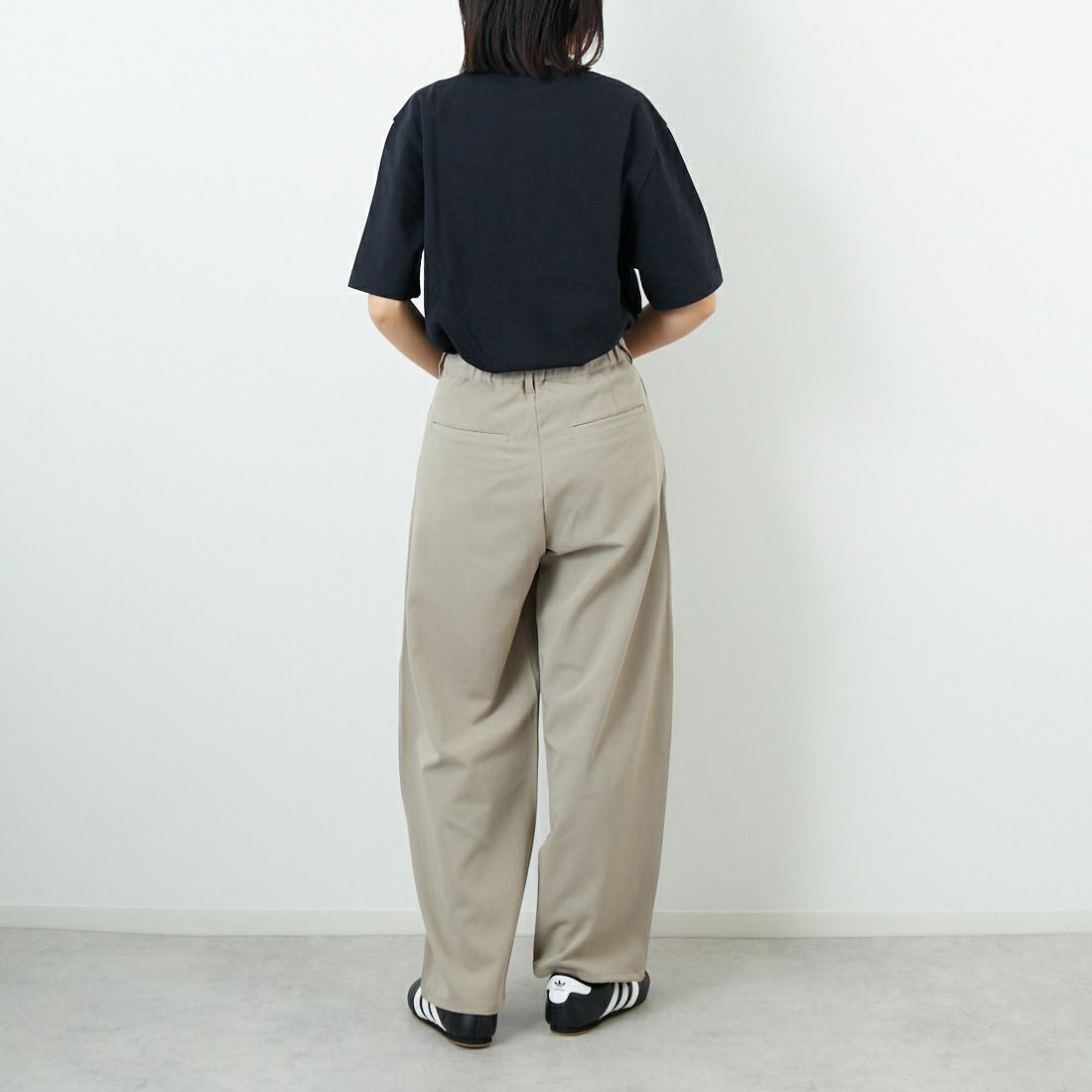 Noir Fabrik [ヌワールファブリック] ウエストドロー付カーブイージーパンツ [IN17-PT-5] KHK BEIGE &&モデル身長：162cm 着用サイズ：XS&&