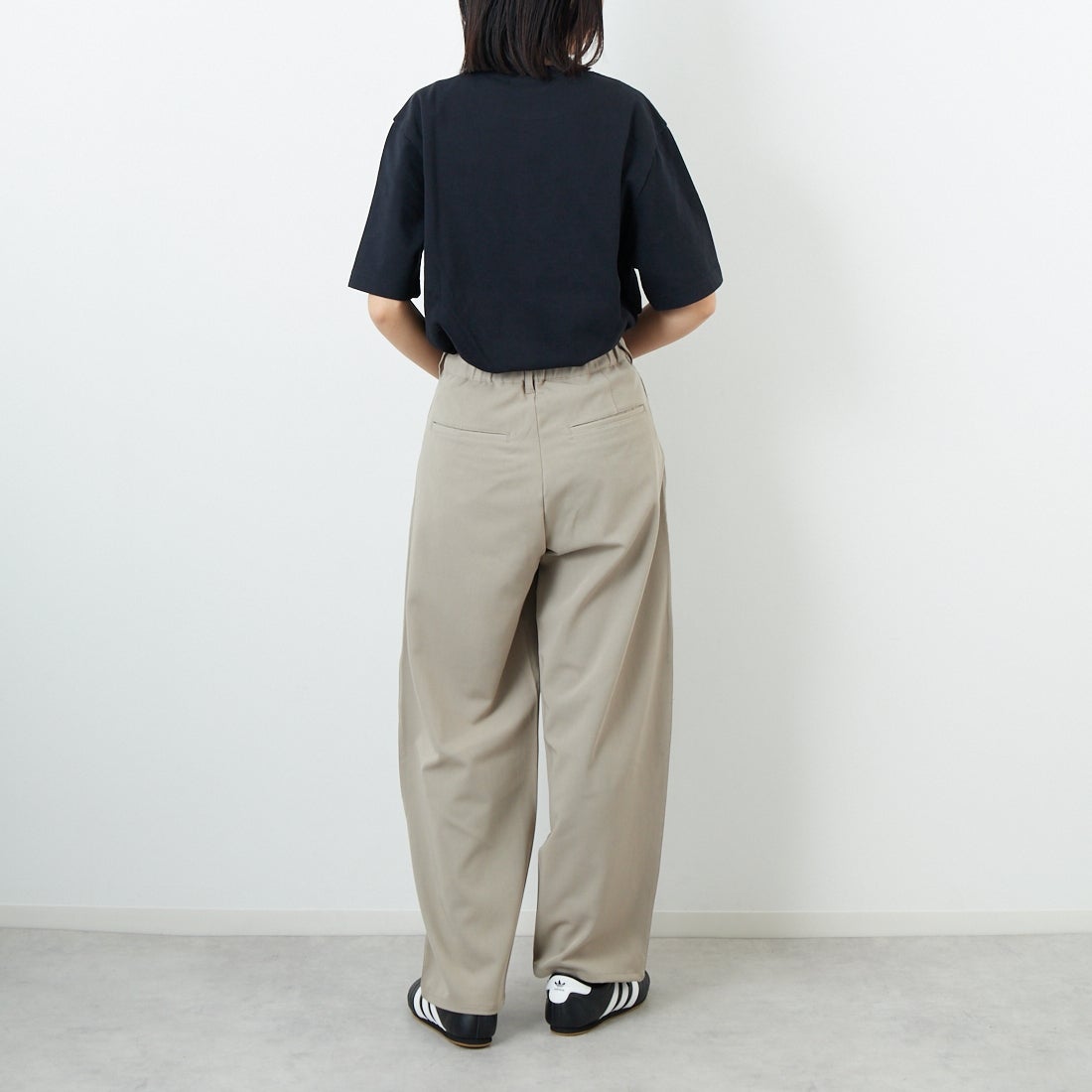 Noir Fabrik [ヌワールファブリック] ウエストドロー付カーブイージーパンツ [IN17-PT-5] KHK BEIGE &&モデル身長：162cm 着用サイズ：XS&&
