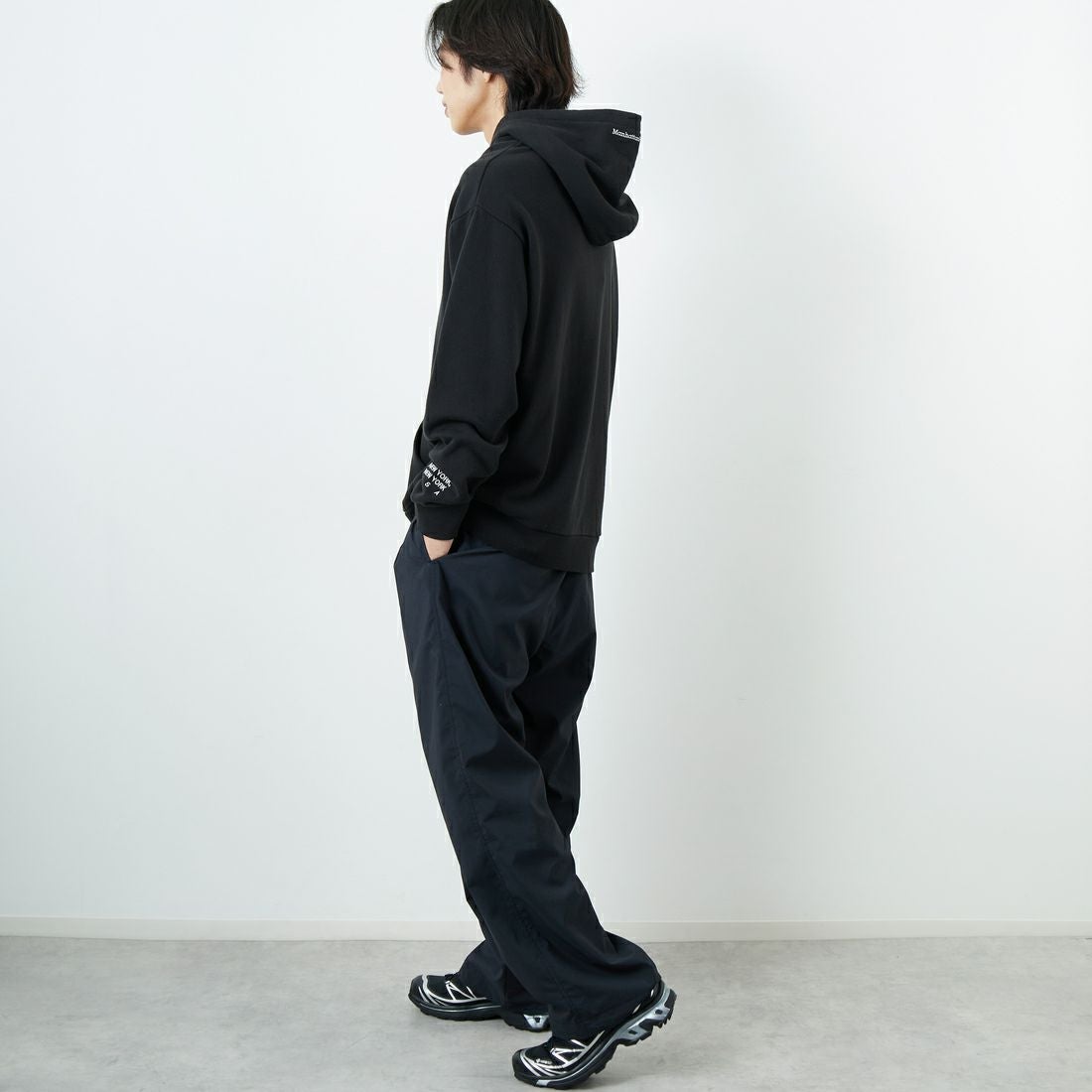 MANHATTAN PORTAGE [マンハッタンポーテージ] ロゴ刺繍スウェットフーディ [MP-M599] 09 BLACK &&モデル身長：179cm 着用サイズ：L&&
