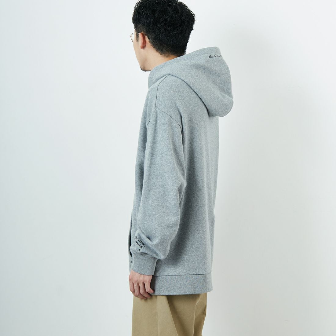 MANHATTAN PORTAGE [マンハッタンポーテージ] ロゴ刺繍スウェットフーディ [MP-M599] 04 H.GRAY &&モデル身長：167cm 着用サイズ：L&&