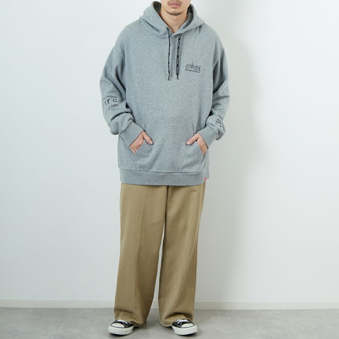 MANHATTAN PORTAGE [マンハッタンポーテージ] ロゴ刺繍スウェットフーディ [MP-M599] 04 H.GRAY &&モデル身長：167cm 着用サイズ：L&&