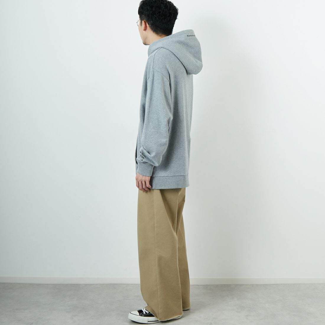 MANHATTAN PORTAGE [マンハッタンポーテージ] ロゴ刺繍スウェットフーディ [MP-M599] 04 H.GRAY &&モデル身長：167cm 着用サイズ：L&&