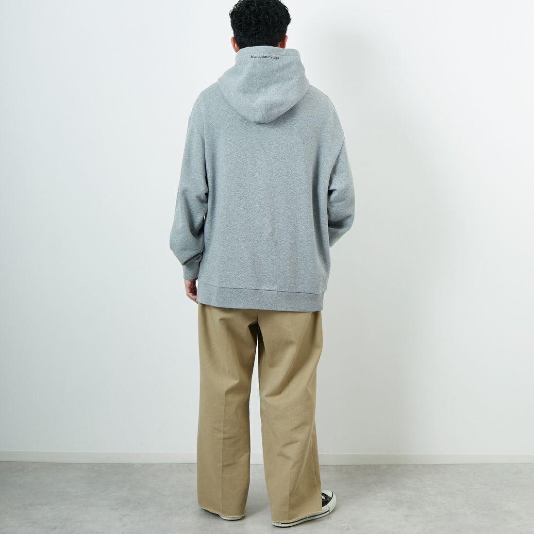 MANHATTAN PORTAGE [マンハッタンポーテージ] ロゴ刺繍スウェットフーディ [MP-M599] 04 H.GRAY &&モデル身長：167cm 着用サイズ：L&&