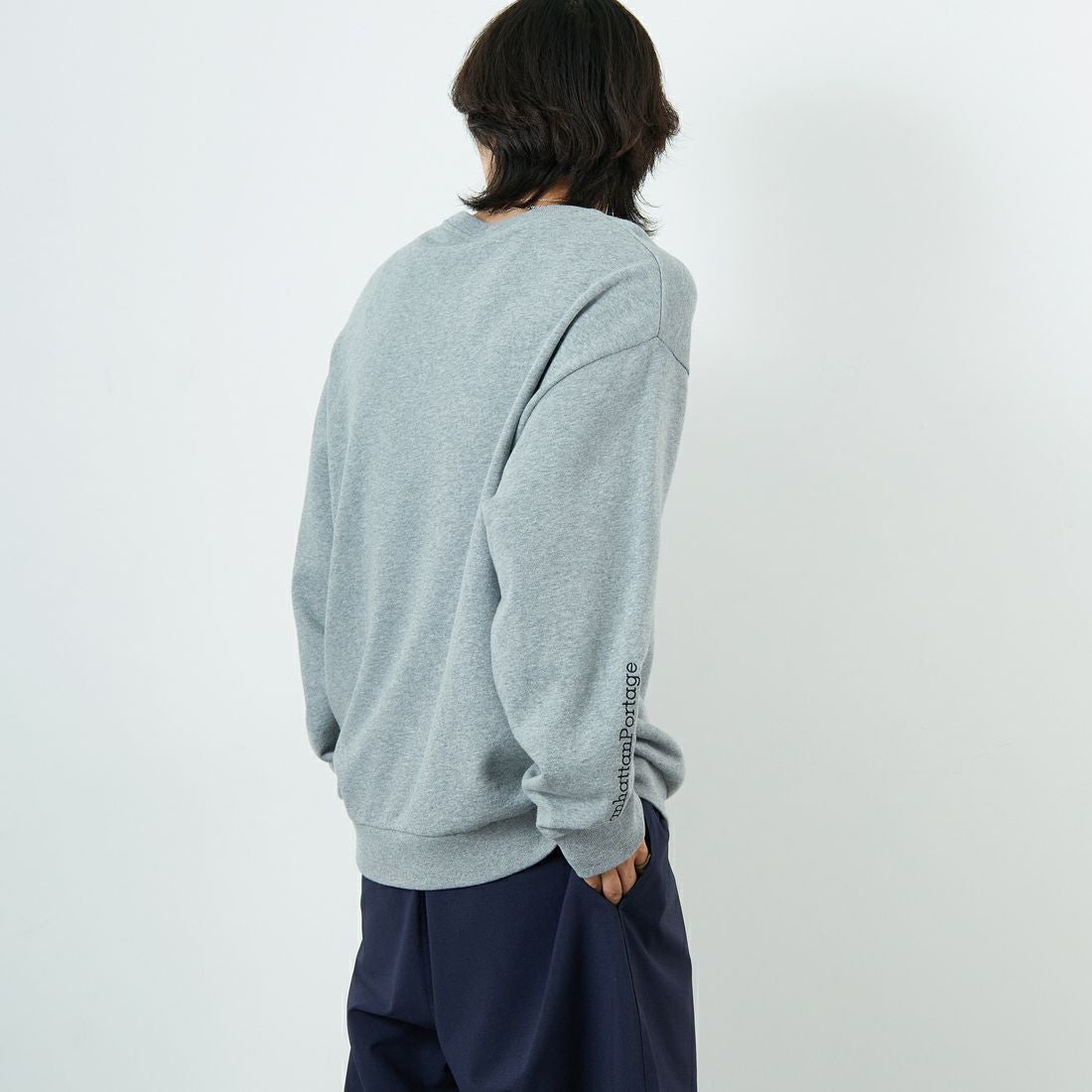 MANHATTAN PORTAGE [マンハッタンポーテージ] ロゴ刺繍スウェット [MP-M598] 04 H.GRAY &&モデル身長：179cm 着用サイズ：L&&