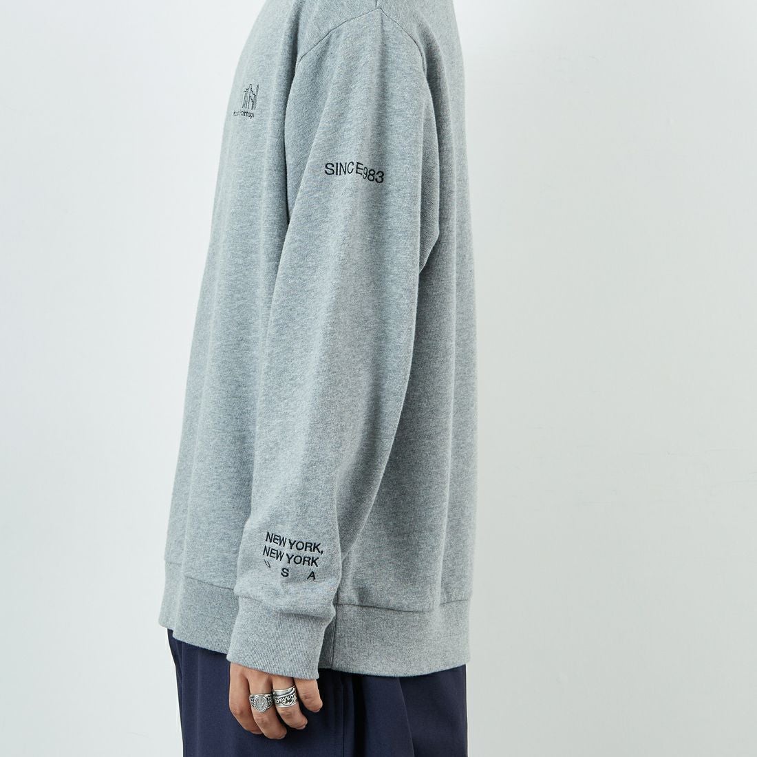MANHATTAN PORTAGE [マンハッタンポーテージ] ロゴ刺繍スウェット [MP-M598] 04 H.GRAY &&モデル身長：179cm 着用サイズ：L&&