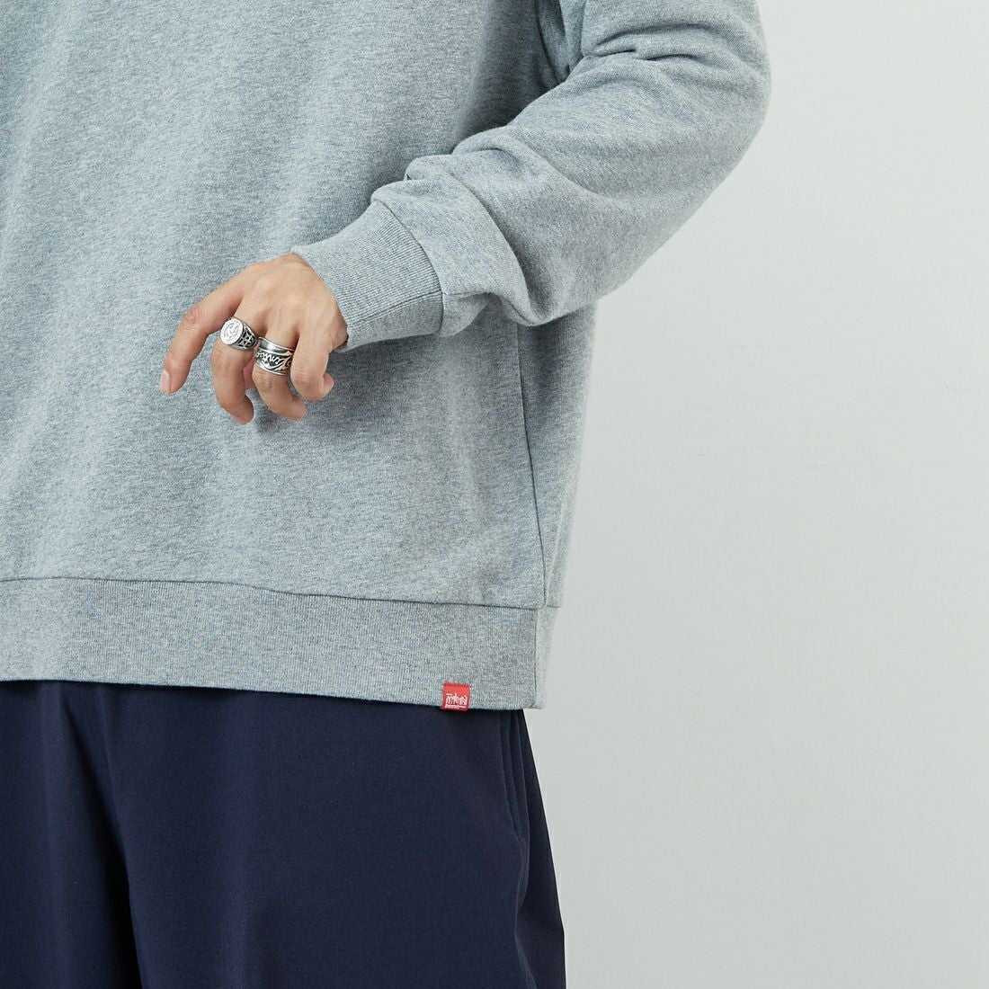 MANHATTAN PORTAGE [マンハッタンポーテージ] ロゴ刺繍スウェット [MP-M598] 04 H.GRAY &&モデル身長：179cm 着用サイズ：L&&