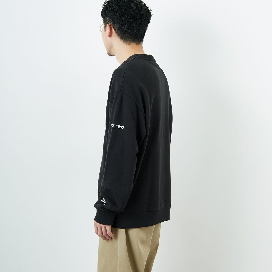 MANHATTAN PORTAGE [マンハッタンポーテージ] ロゴ刺繍スウェット [MP-M598] 09 BLACK &&モデル身長：167cm 着用サイズ：L&&