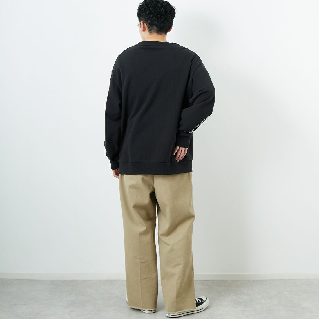 MANHATTAN PORTAGE [マンハッタンポーテージ] ロゴ刺繍スウェット [MP-M598] 09 BLACK &&モデル身長：167cm 着用サイズ：L&&