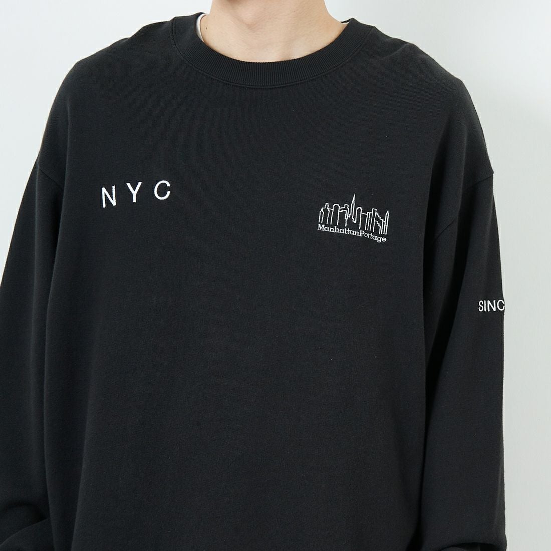 MANHATTAN PORTAGE [マンハッタンポーテージ] ロゴ刺繍スウェット [MP-M598] 09 BLACK &&モデル身長：167cm 着用サイズ：L&&