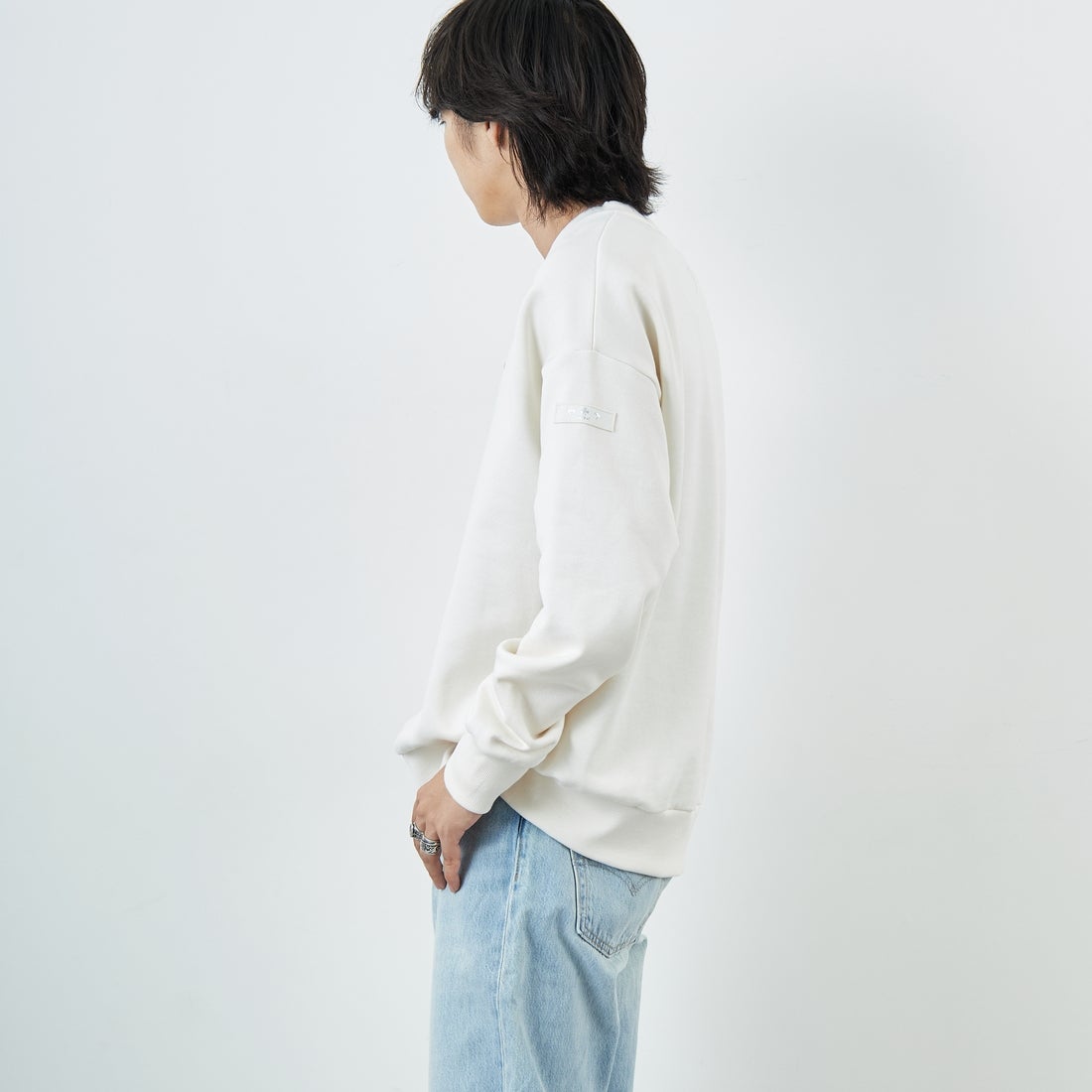 TATRAS [タトラス] 別注 LANIS ワンポイントロゴ クルーネックスウェット [MJXA0466063968-JF] 10 WHITE &&モデル身長：179cm 着用サイズ：3&&