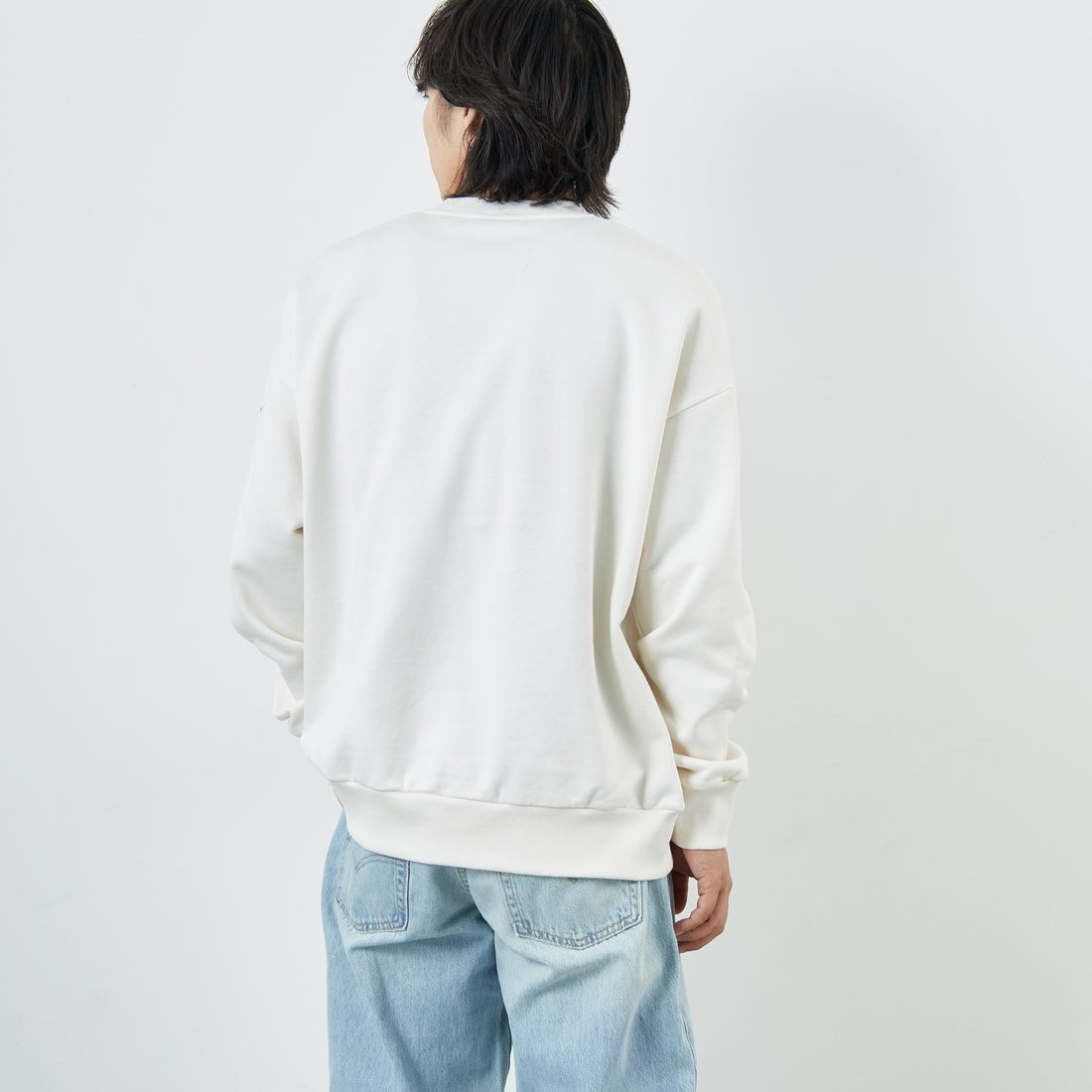 TATRAS [タトラス] 別注 LANIS ワンポイントロゴ クルーネックスウェット [MJXA0466063968-JF] 10 WHITE &&モデル身長：179cm 着用サイズ：3&&