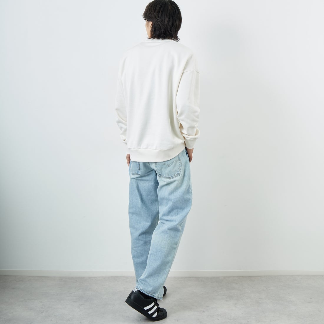 TATRAS [タトラス] 別注 LANIS ワンポイントロゴ クルーネックスウェット [MJXA0466063968-JF] 10 WHITE &&モデル身長：179cm 着用サイズ：3&&