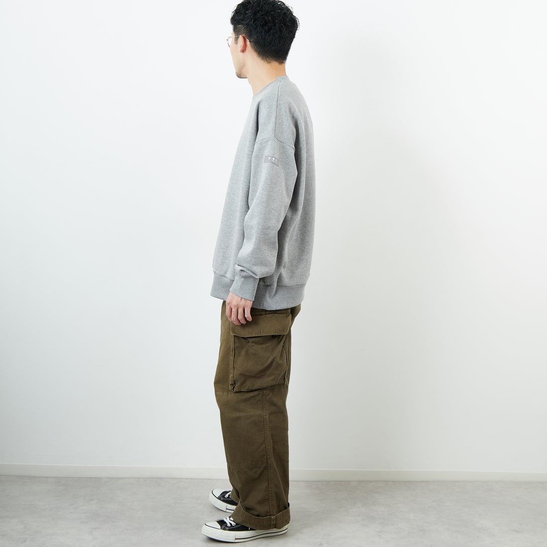 TATRAS [タトラス] 別注 LANIS ワンポイントロゴ クルーネックスウェット [MJXA0466063968-JF] 07 GRAY &&モデル身長：168cm 着用サイズ：3&&