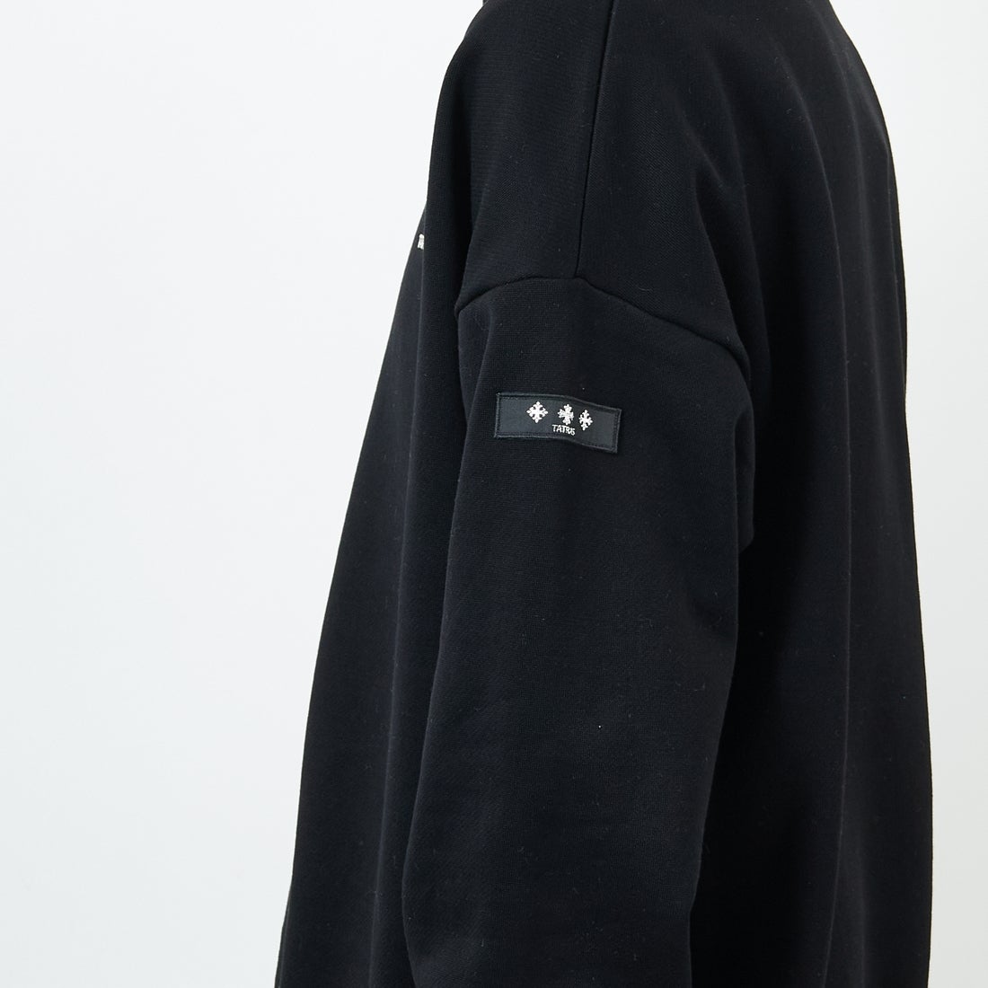 TATRAS [タトラス] 別注 LANIS ワンポイントロゴ クルーネックスウェット [MJXA0466063968-JF] 01 BLACK &&モデル身長：168cm 着用サイズ：2&&
