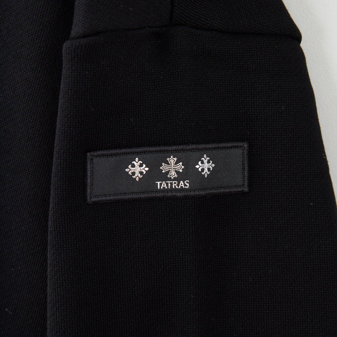 TATRAS [タトラス] 別注 LANIS ワンポイントロゴ クルーネックスウェット [MJXA0466063968-JF] 01 BLACK