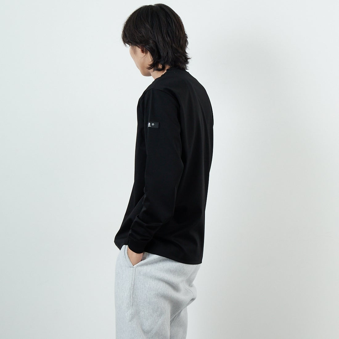 TATRAS [タトラス] OSMO ロングスリーブTシャツ [MJXA0377083588] BLACK &&モデル身長：179cm 着用サイズ：1&&