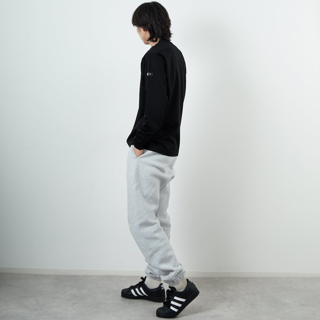 TATRAS [タトラス] OSMO ロングスリーブTシャツ [MJXA0377083588] BLACK &&モデル身長：179cm 着用サイズ：1&&