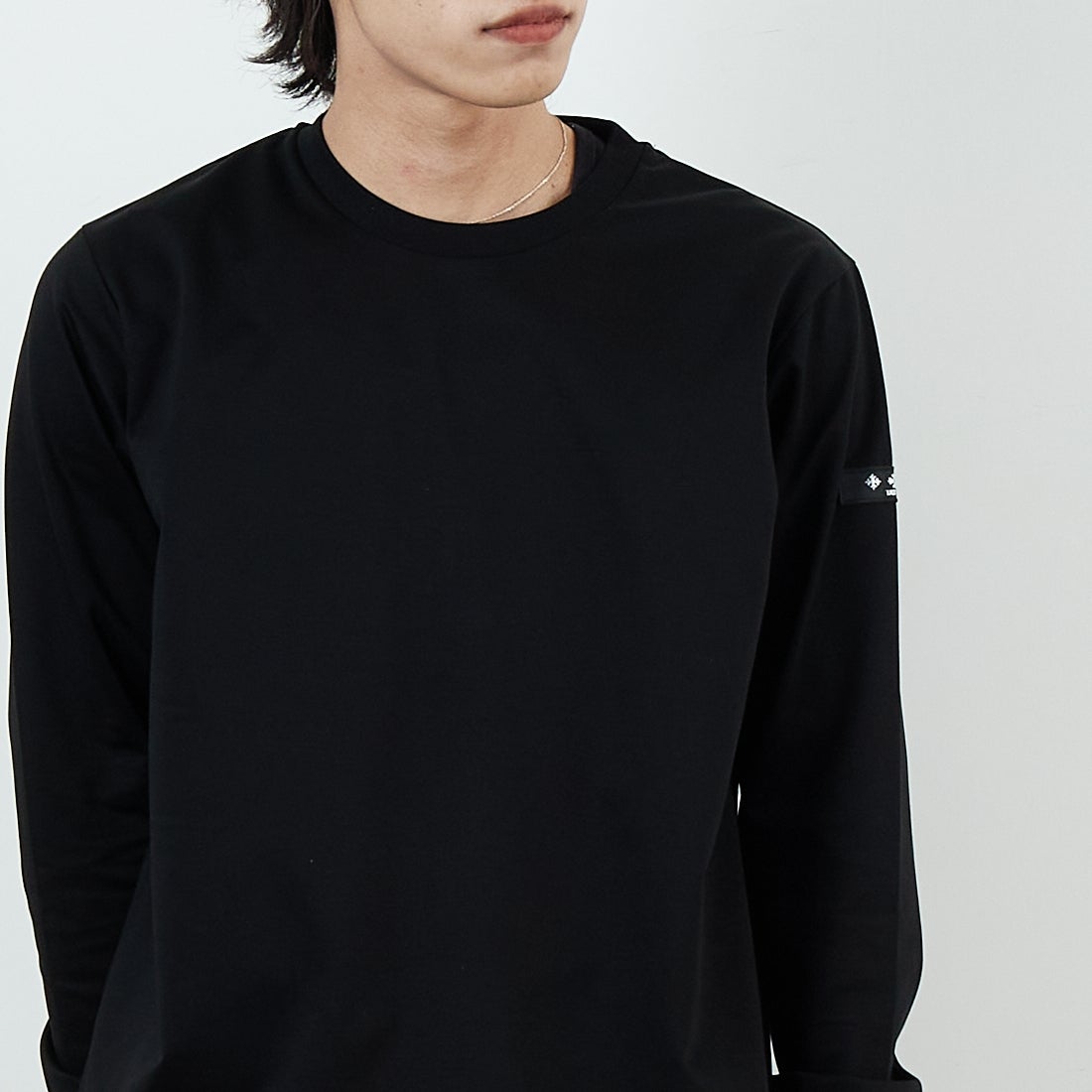 TATRAS [タトラス] OSMO ロングスリーブTシャツ [MJXA0377083588] BLACK &&モデル身長：179cm 着用サイズ：1&&
