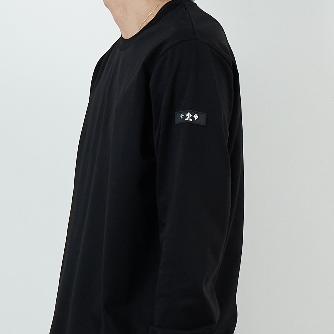 TATRAS [タトラス] OSMO ロングスリーブTシャツ [MJXA0377083588] BLACK &&モデル身長：179cm 着用サイズ：1&&