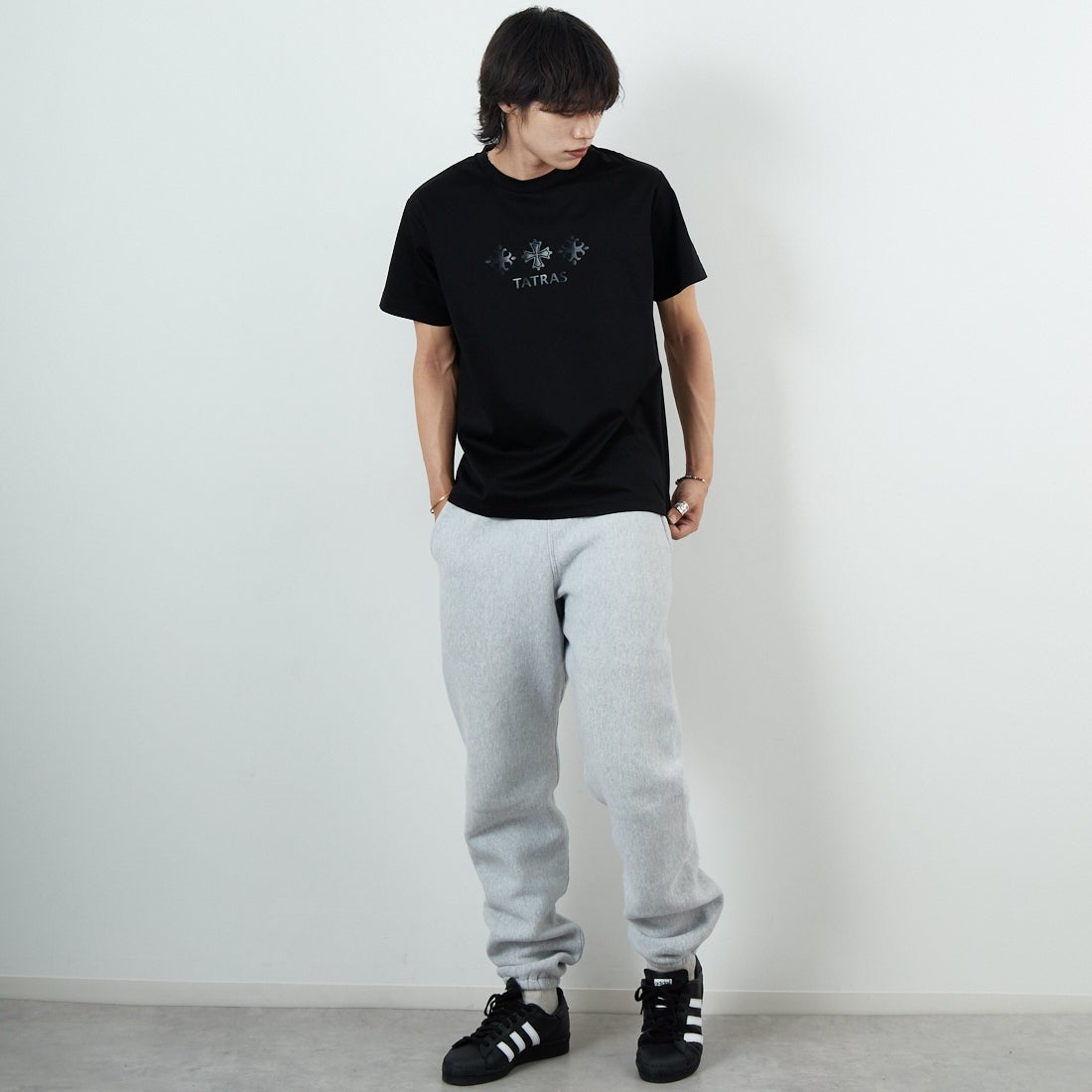 TATRAS [タトラス] PACECO ショートスリーブTシャツ [MJXA0166083588] BLACK &&モデル身長：179cm 着用サイズ：1&&
