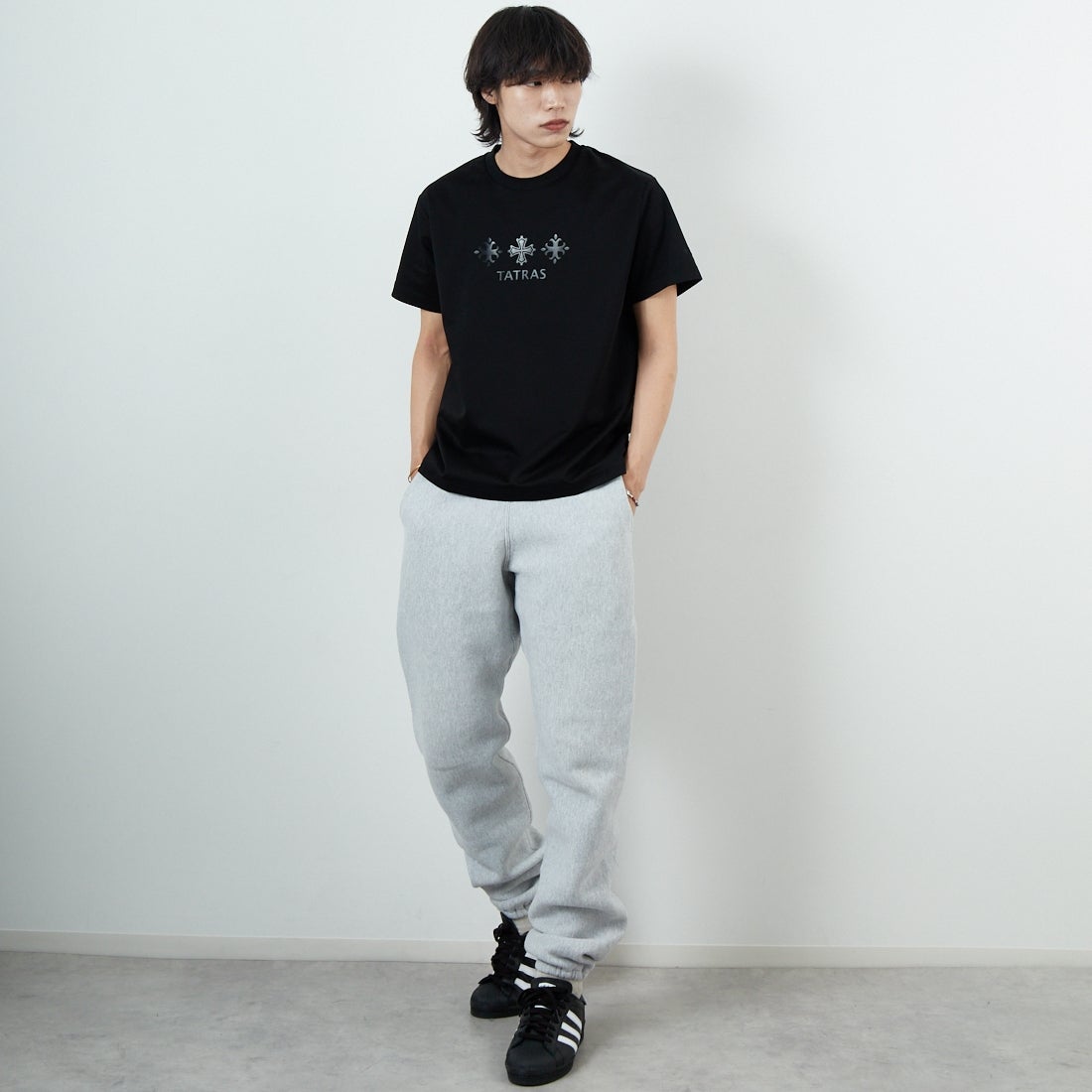 TATRAS [タトラス] PACECO ショートスリーブTシャツ [MJXA0166083588] BLACK &&モデル身長：179cm 着用サイズ：1&&