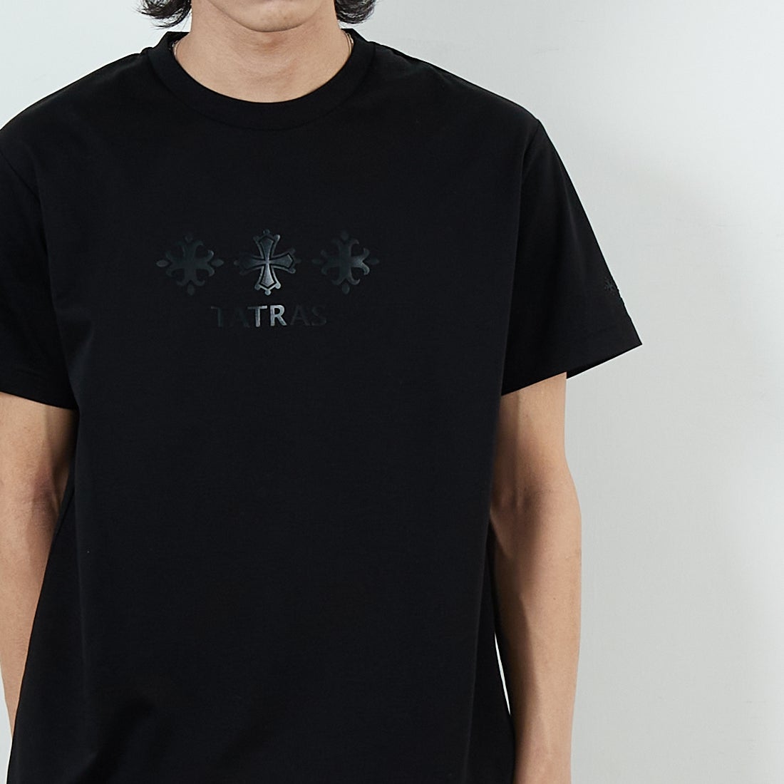 TATRAS [タトラス] PACECO ショートスリーブTシャツ [MJXA0166083588] BLACK &&モデル身長：179cm 着用サイズ：1&&