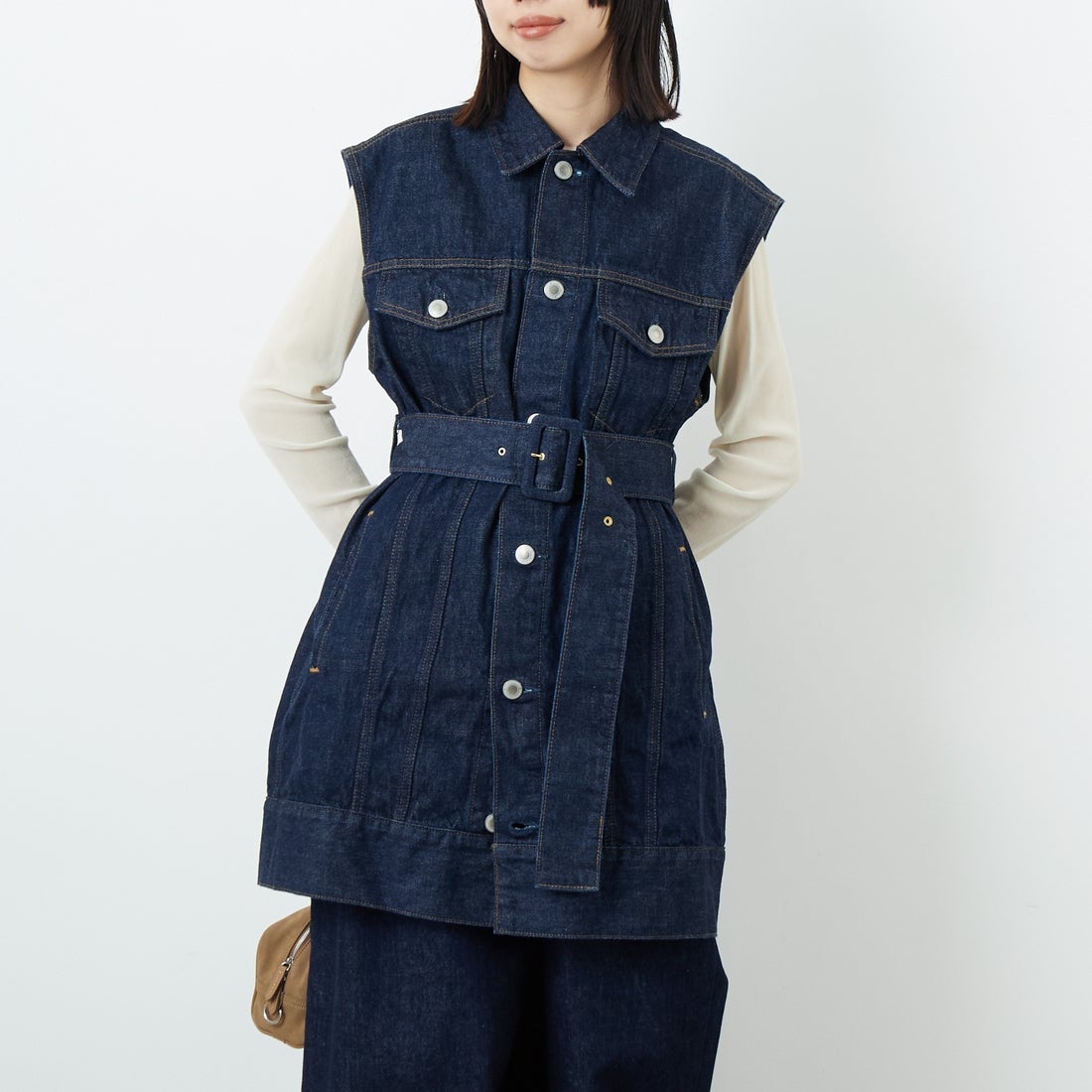 SOMETHING [サムシング] ベルテッドデニムジャケット [SAT005] 00 O.W &&モデル身長：162cm 着用サイズ：F&&