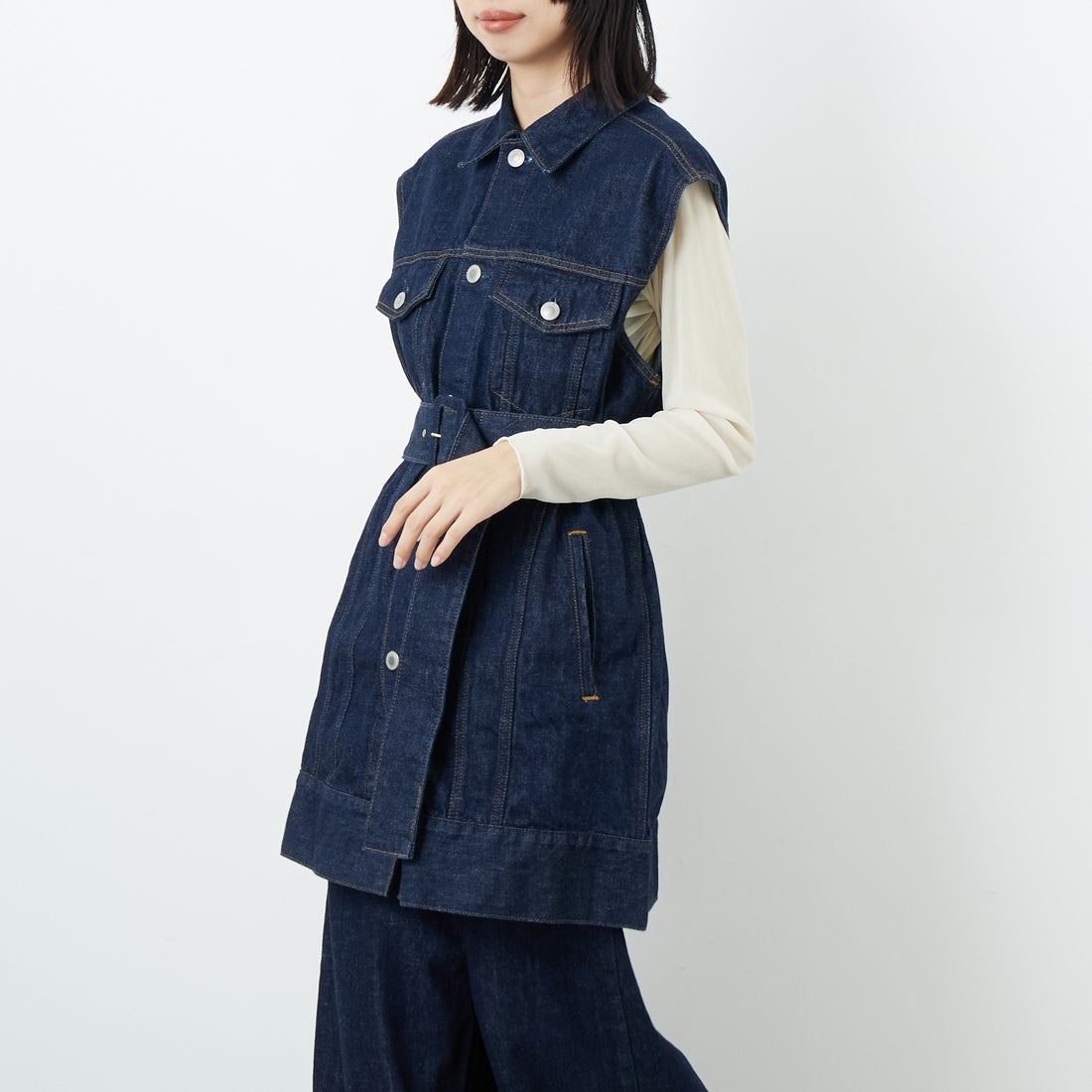 SOMETHING [サムシング] ベルテッドデニムジャケット [SAT005] 00 O.W &&モデル身長：162cm 着用サイズ：F&&