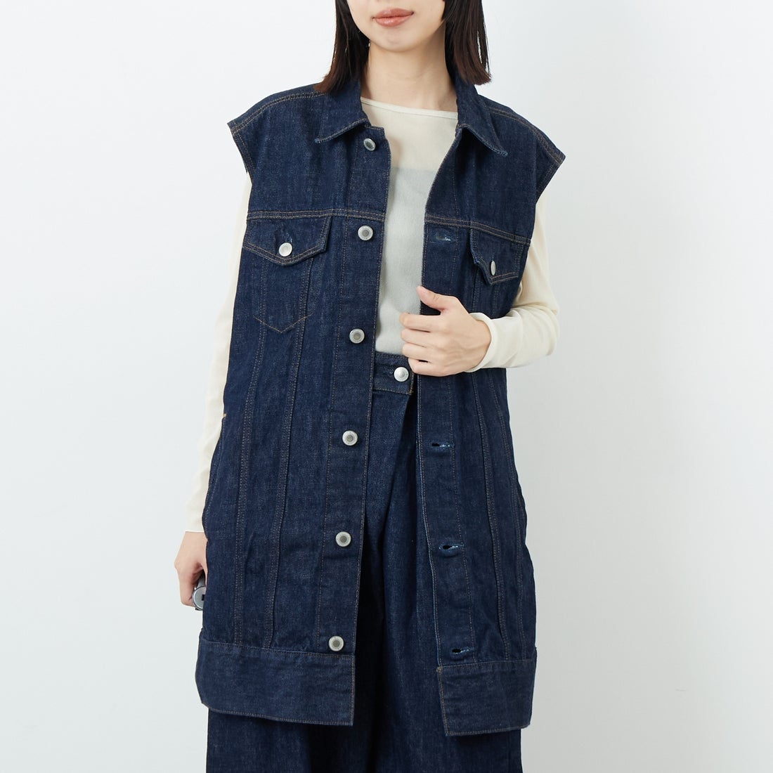 SOMETHING [サムシング] ベルテッドデニムジャケット [SAT005] 00 O.W &&モデル身長：162cm 着用サイズ：F&&