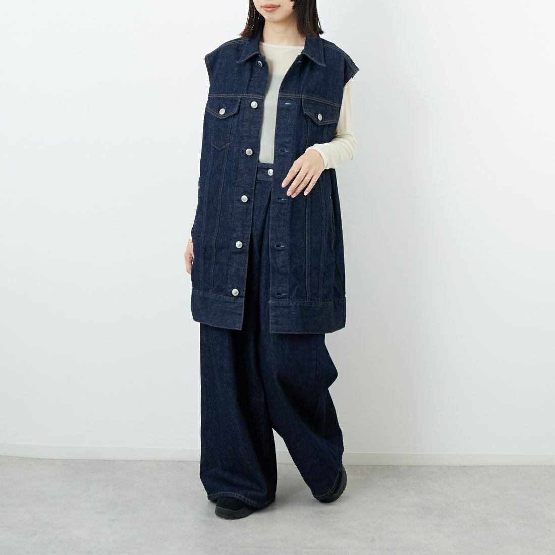 SOMETHING [サムシング] ベルテッドデニムジャケット [SAT005] 00 O.W &&モデル身長：162cm 着用サイズ：F&&