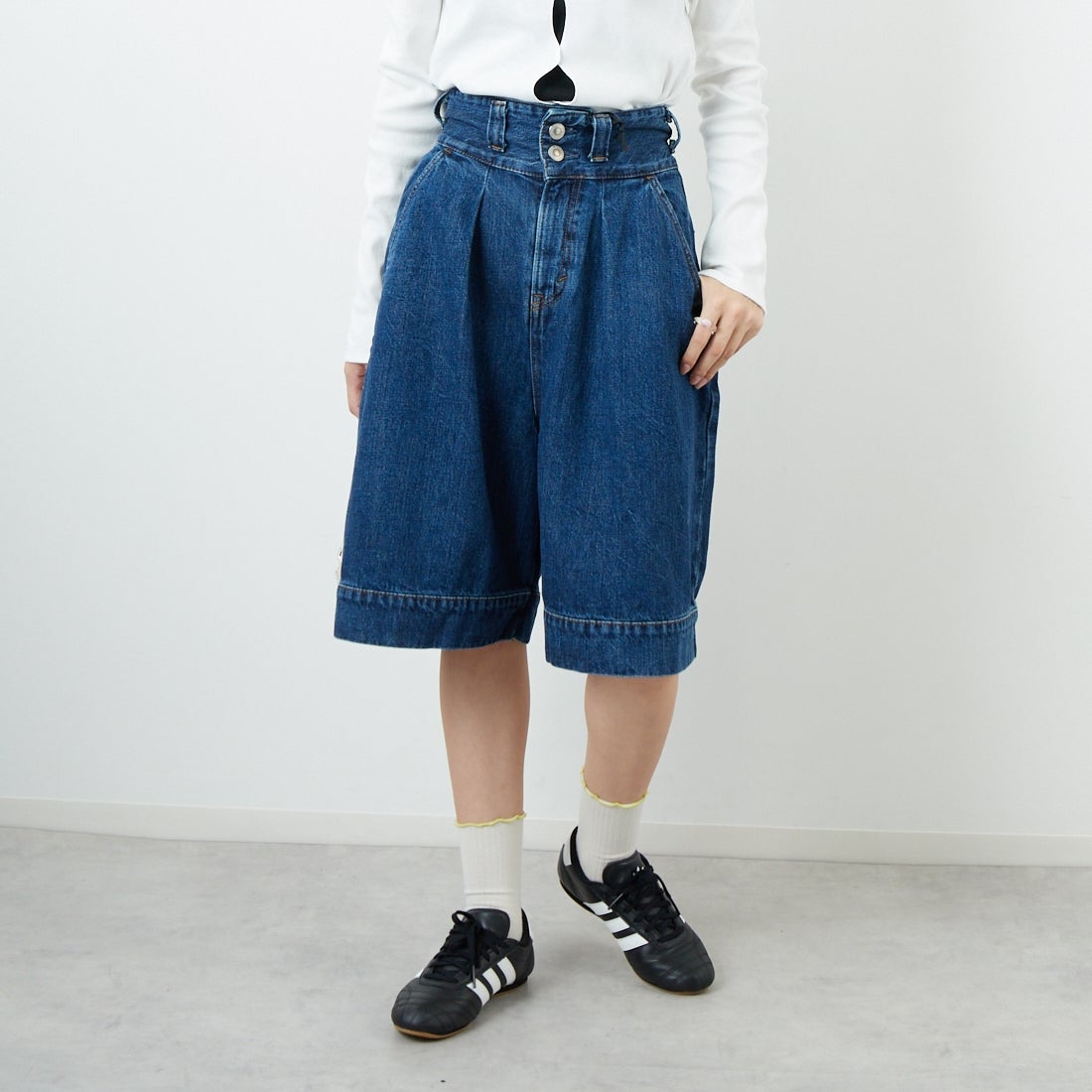 SOMETHING [サムシング] デニムハーフパンツ [SA1800] 40 MID BLU &&モデル身長：162cm 着用サイズ：XS&&