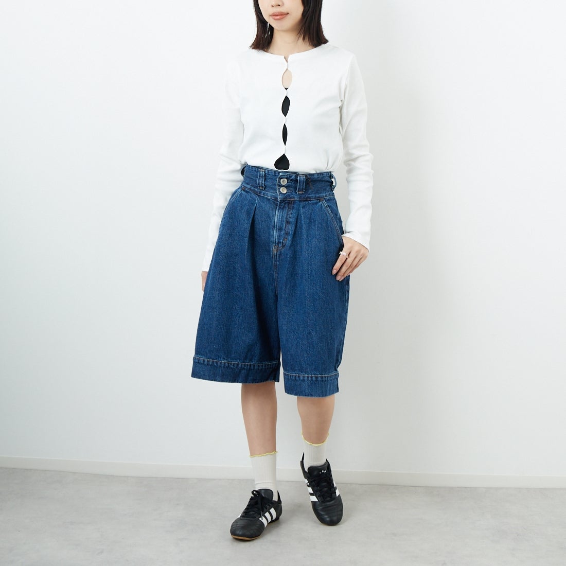 SOMETHING [サムシング] デニムハーフパンツ [SA1800] 40 MID BLU &&モデル身長：162cm 着用サイズ：XS&&