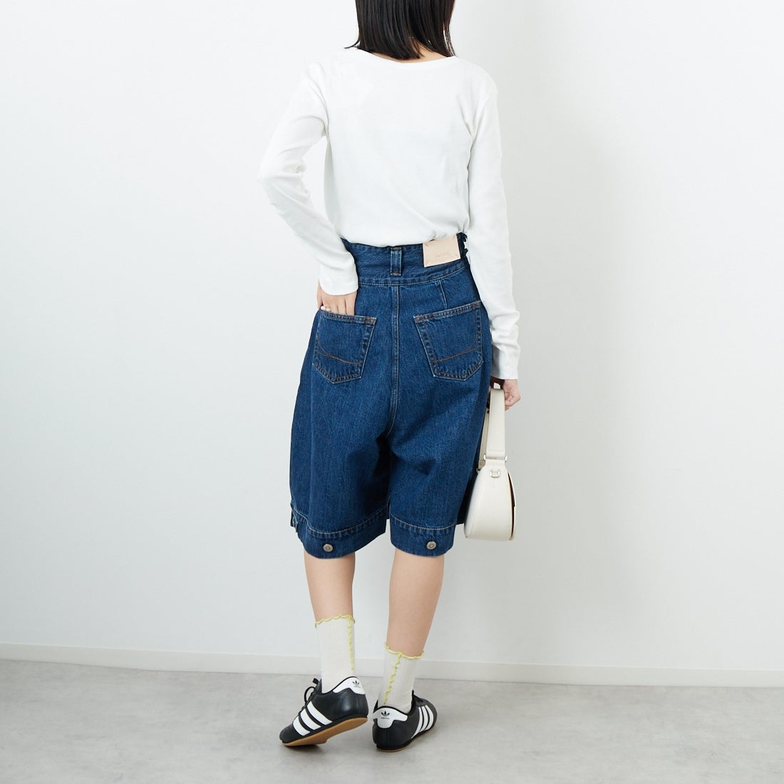 SOMETHING [サムシング] デニムハーフパンツ [SA1800] 40 MID BLU &&モデル身長：162cm 着用サイズ：XS&&